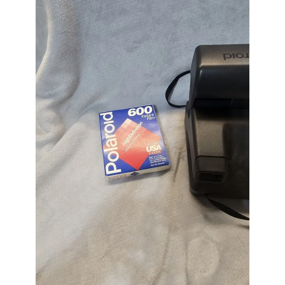 Vintage Polaroid One Step Close Up 600 Film Instant Camera With Strap